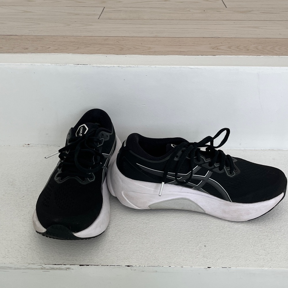 ASICS Gel Black and White Athletic trainers - Picture 12 of 12